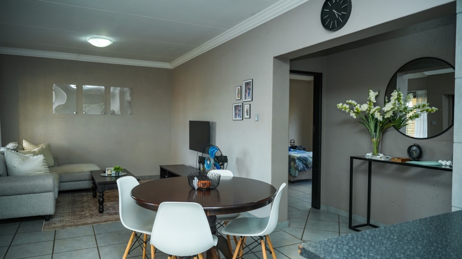 6 Bedroom Property for Sale in Flamwood North West